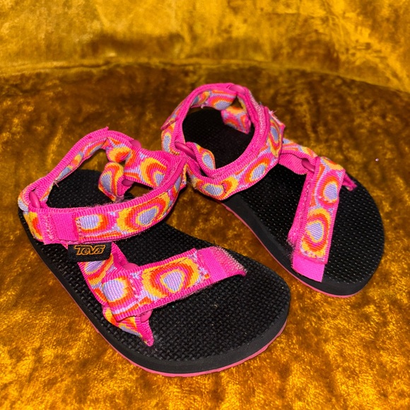 8c girls Teva’s - Picture 4 of 5